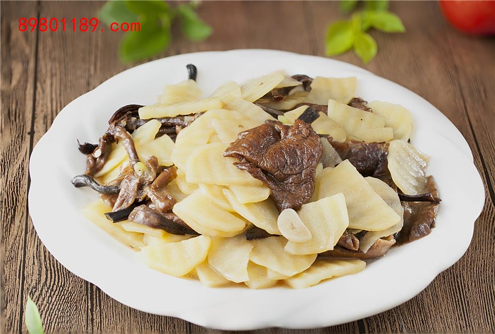 野生蘑菇炒土豆片