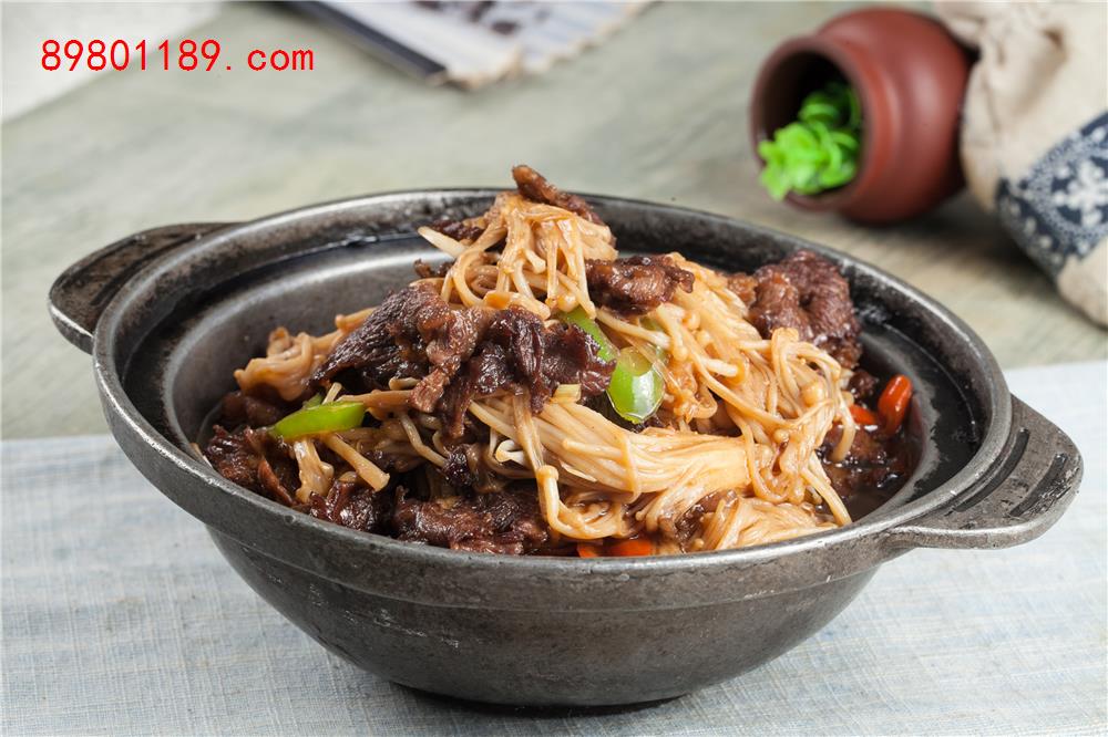 金针菇肥牛煲-