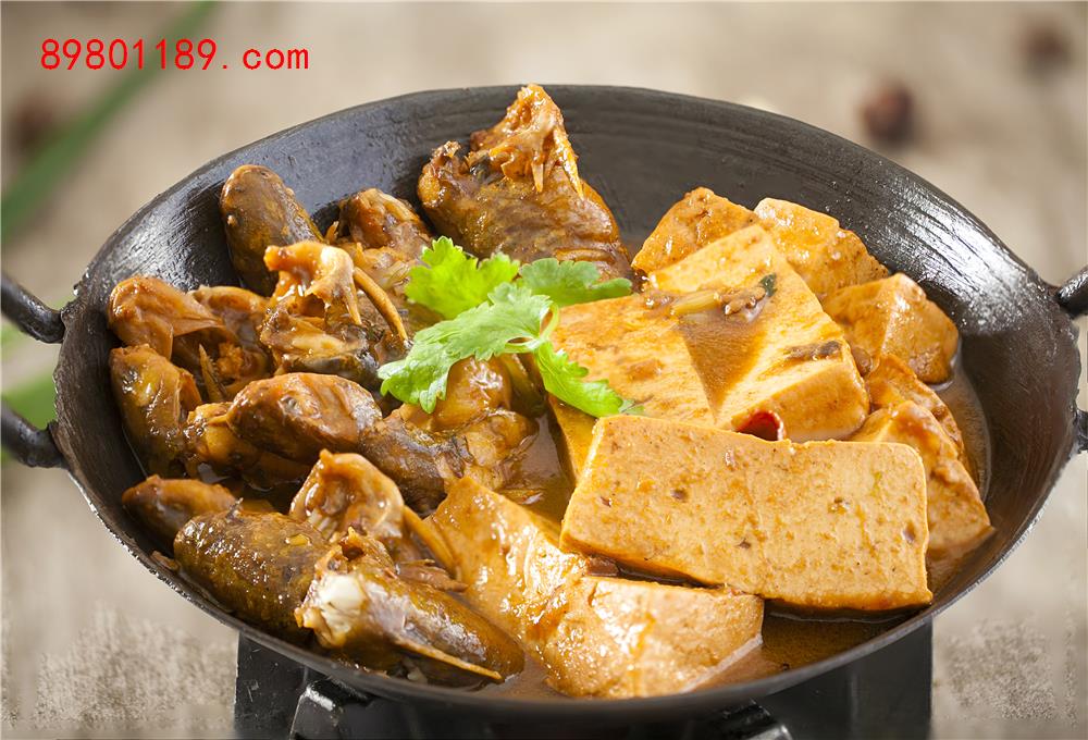 铁锅黄骨鱼焖豆腐