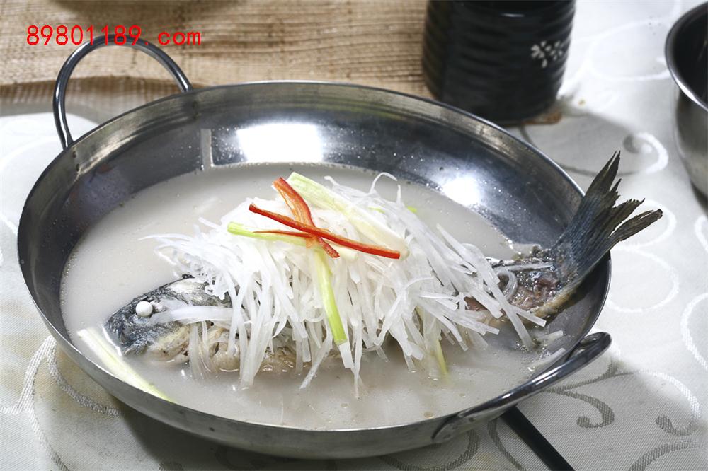 锅仔鲫鱼萝卜丝汤