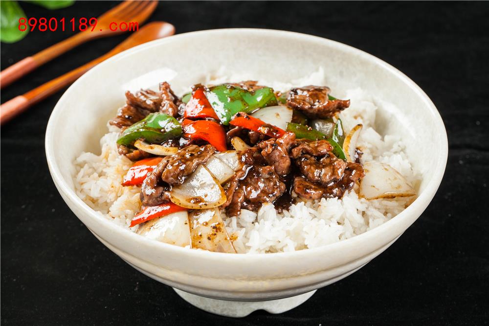 黑椒牛肉饭-
